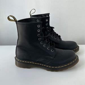 Dr. Martens 1460 Women’s Smooth Boots in Black, size 8L